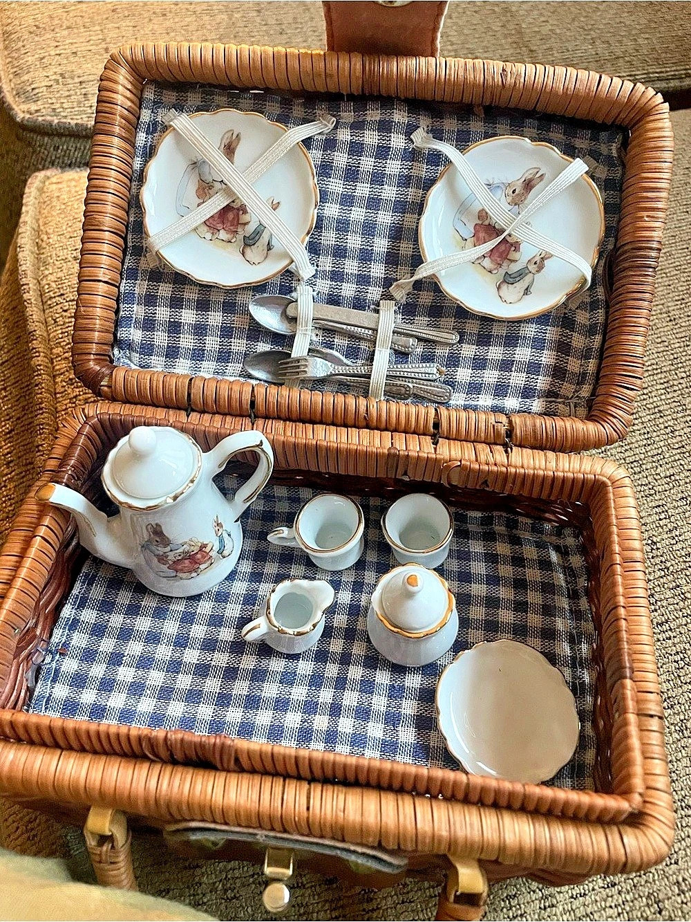 Beatrix Potter miniature Tea Set VTG